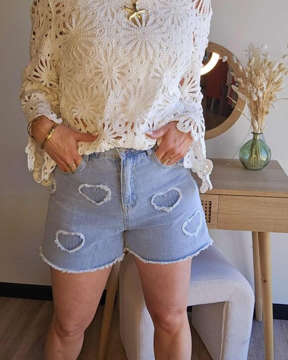 Short en denim avec détails cœur effiloché
