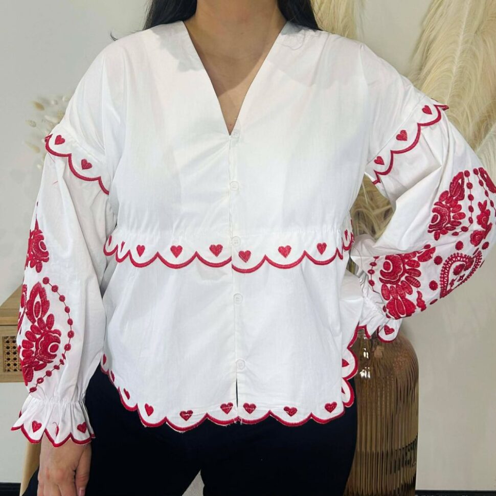 Chemise VALENTINE - aux broderies rouges et motifs coeurs - Mi preciosa
