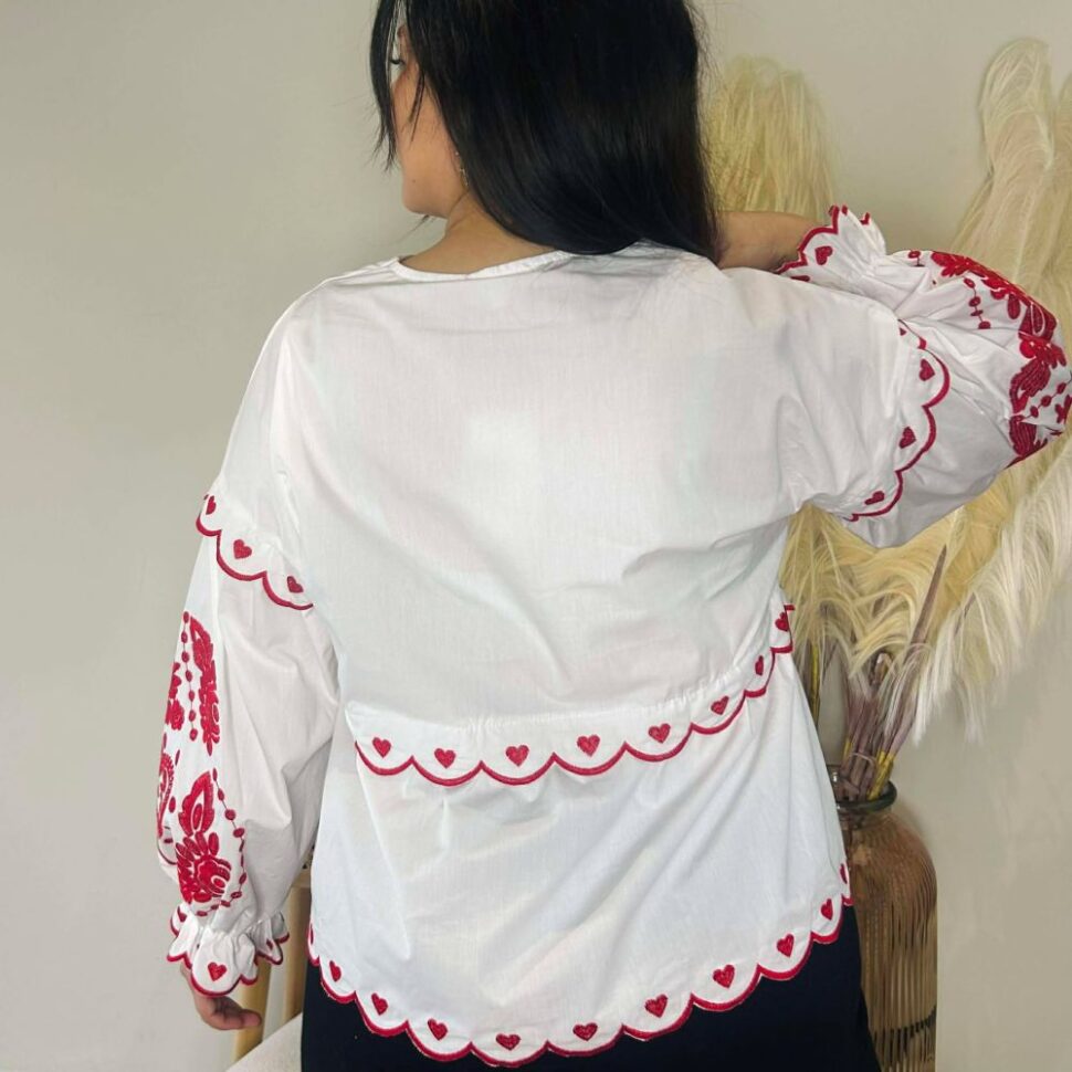 Chemise VALENTINE - aux broderies rouges et motifs coeurs - Mi preciosa