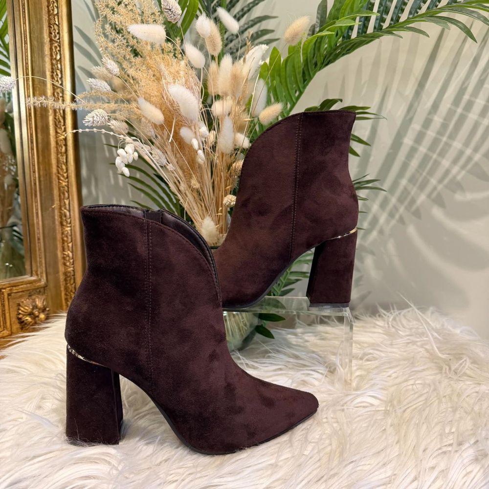 Boots BROWNY