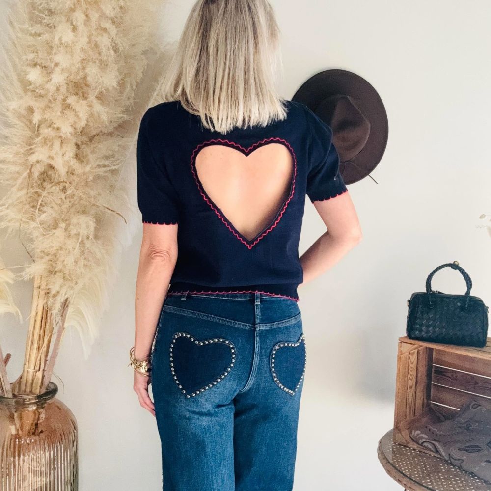 Pull COEUR femme avec un détail cœur au dos